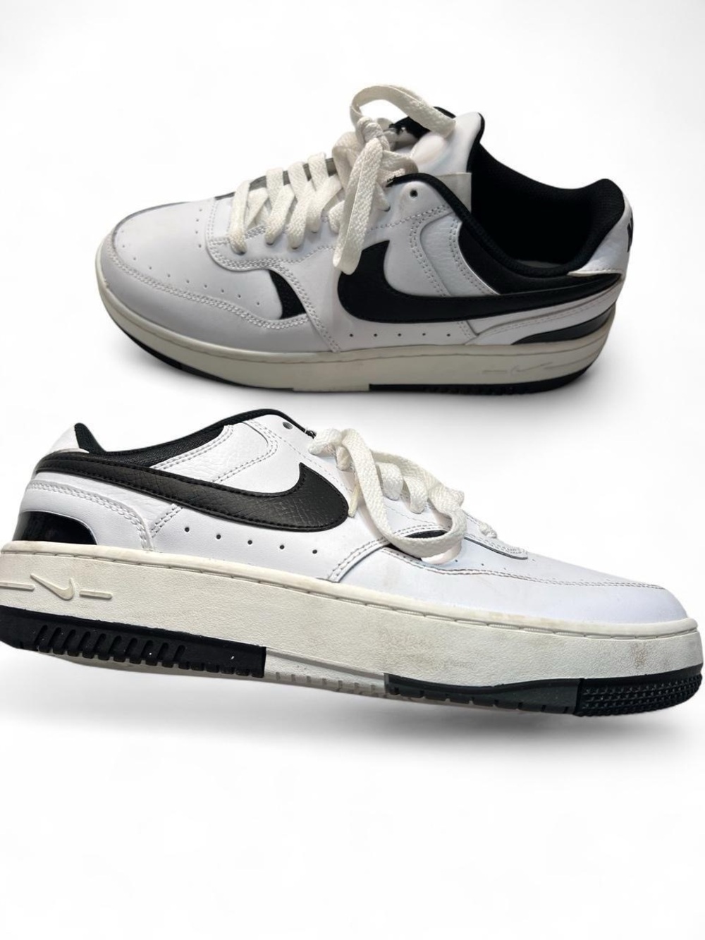 Nike Women's White and Black Low-Profile Sneakers